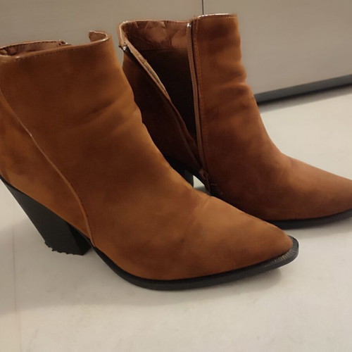 Women's tan ankle boots size 40 like new