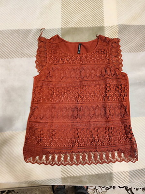 Sleeveless blouse with lace like new, Stradivarius, red, size L