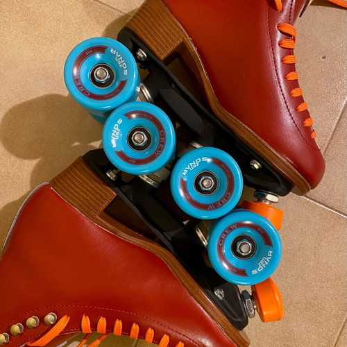 Riedell Crew roller skates size 36 like new, crimson red