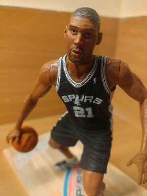 McFarlane NBA San Antonio Spurs Tim Duncan 6' figure in good condition