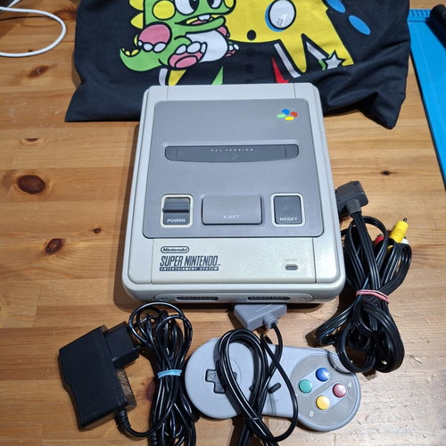 Super Nintendo Entertainment System PAL like new with cables and aftermarket controller