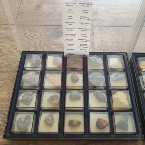 Mineral collection like new, 65 pieces