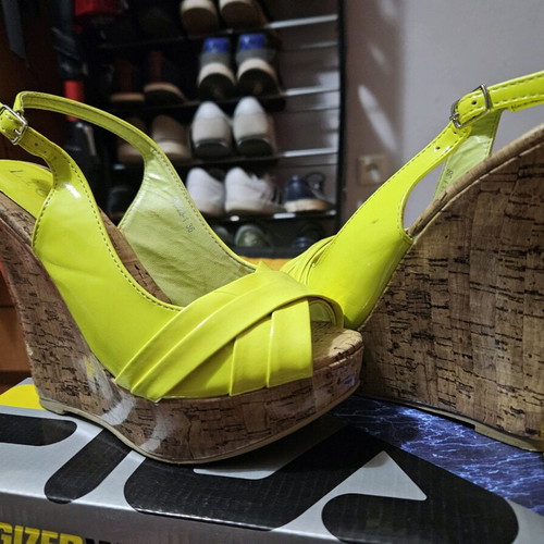 Platform sandal yellow fluo like new, very high with wedge