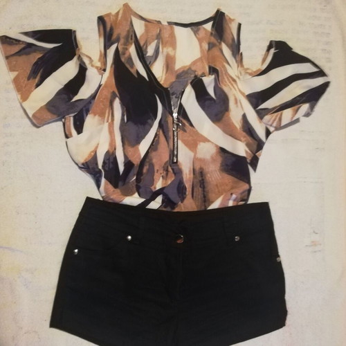 Top and shorts like new, multicolor and black