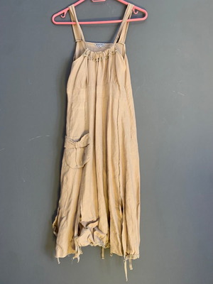 Φόρεμα μπεζ με σκισίματα στις άκρες μεταχειρισμένο, μέγεθος 36