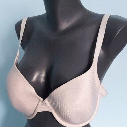 Triumph white bra 90C used, wonder bra, firm cups and underwire