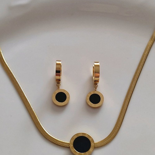 Jewelry set stainless steel new with necklace, earrings and hand chain