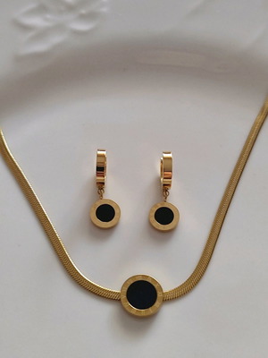 Jewelry set stainless steel new with necklace, earrings and hand chain
