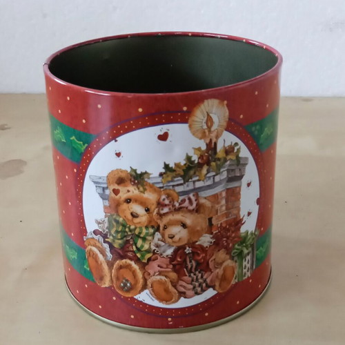 Vintage Christmas metal tin Giftco used