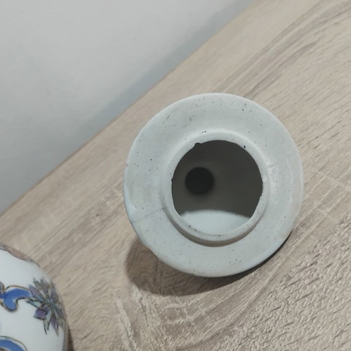 Decorative vase with Delf-type lid used, small chips