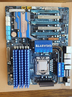 Gigabyte EX58-UD5 motherboard with Intel i7-975 Extreme Edition and 12GB HyperX T1 RAM