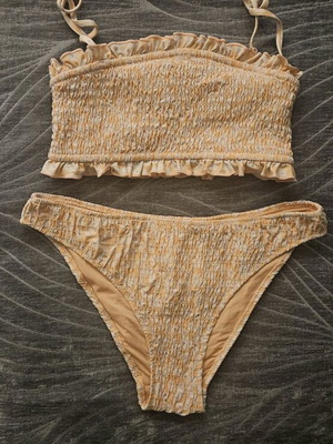 Women's swimsuit like new, size M, convertible to strapless