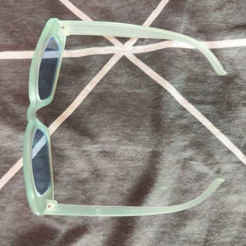 Sunglasses mint color like new