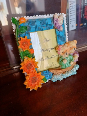 Decorative frame with teddy bears like new, size 5.5×8cm without glass
