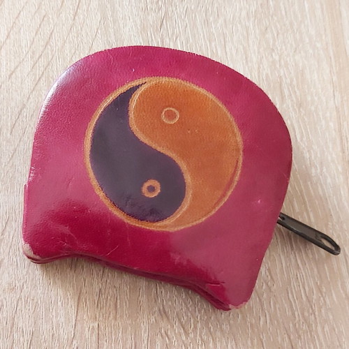 Small wallet like new with Ying Yang shape, shiny leather, red
