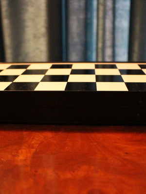 Small magnetic chess set like new