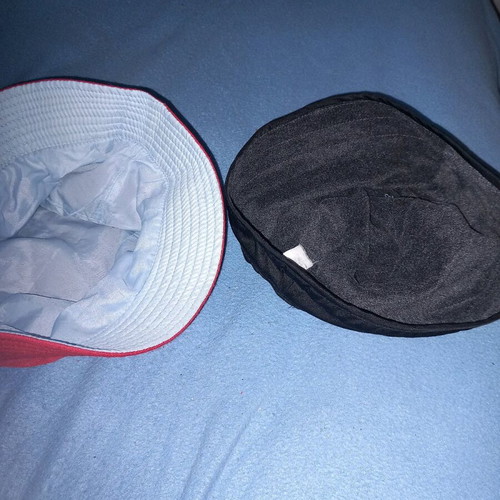Set of two women's hats like new, red cotton and black with fleece lining