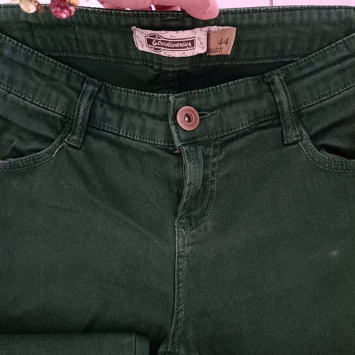 Stradivarius women's green slim fit jeans used, elastic fabric