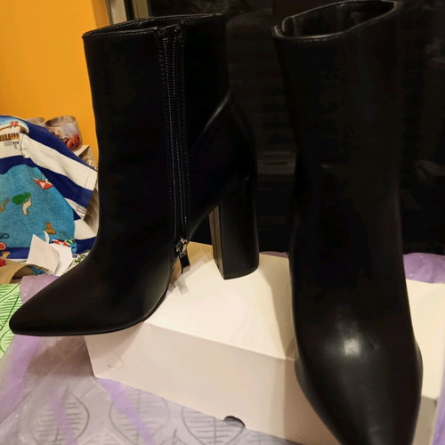 Diamantique boots size 37 like new, black