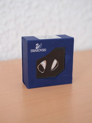 Swarovski earrings like new, silver, with box and certificate