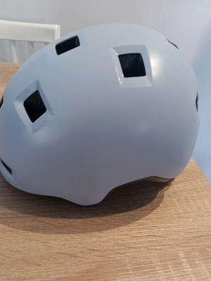 Bicycle helmet like new for ages 4-8, blue