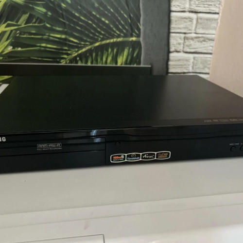 Samsung DVD-HR773 HDD & DVD Recorder with 160GB HDD like new