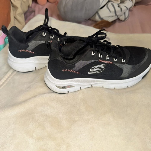 Skechers women's sports shoes size 36 like new, black and pink