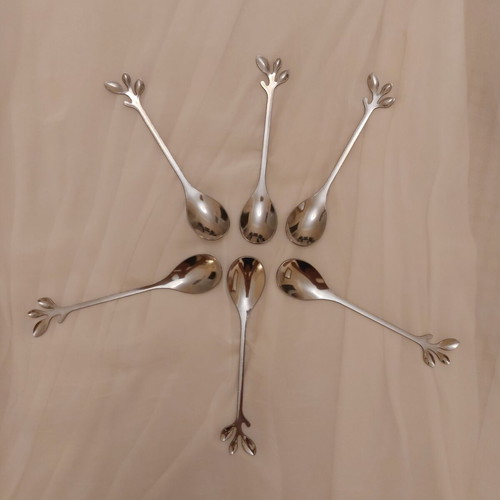 Set of 6 stainless steel spoons with leaf design like new