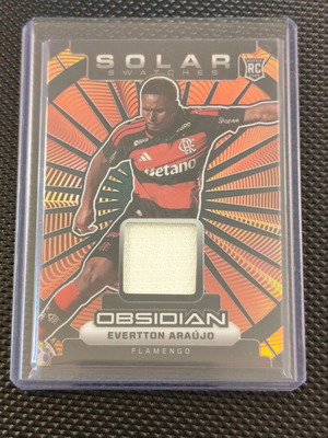 2025-26 Panini Obsidian Evertton Araújo Rookie Solar Swatches κάρτα