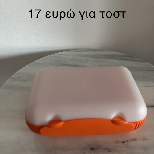 Tupperware bowl for toast and juice with removable divider