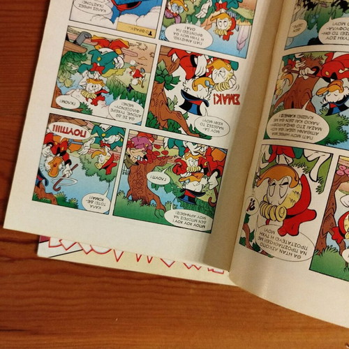 Miky Maous used 2 issues with Uncle Scrooge and Gladstone