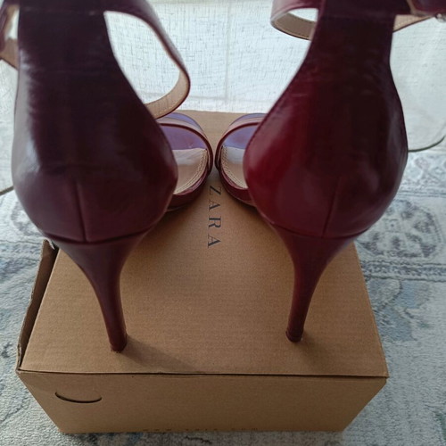 Burgundy Zara sandals like new, size 38