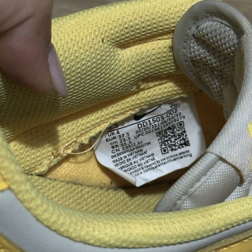 Nike Dunk Low sneakers like new, yellow, size 37.5
