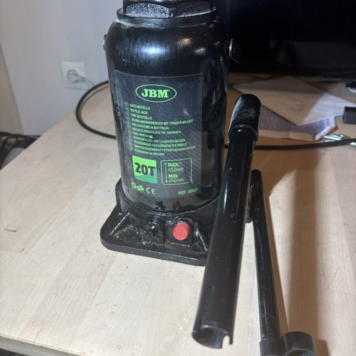 JBM Hydraulic Bottle Jack with 45.2cm Lift Capacity and 20 Ton Load