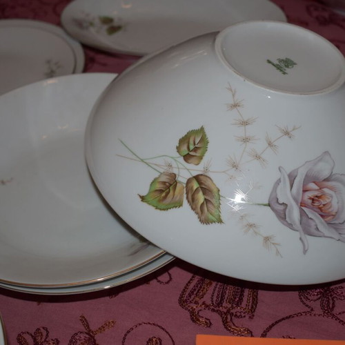 Hutschenreuther Germany 71pc Fine Porcelain Set like new