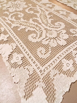 Lace table linens set of two like new, white with light olive shade