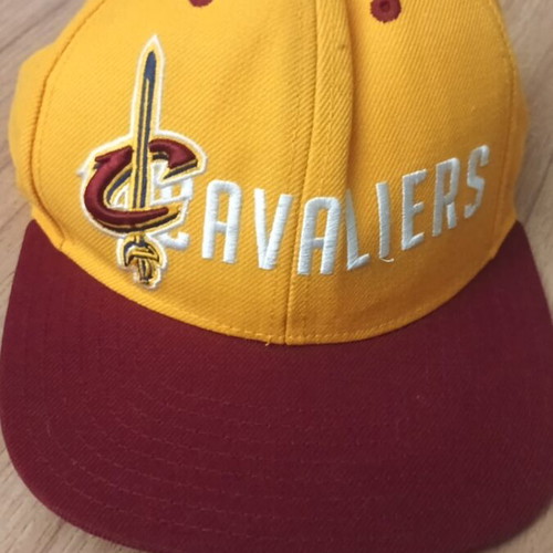 Cavaliers Adidas hat like new, multicolor, sizes M L