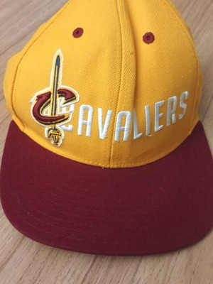 Cavaliers Adidas hat like new, multicolor, sizes M L