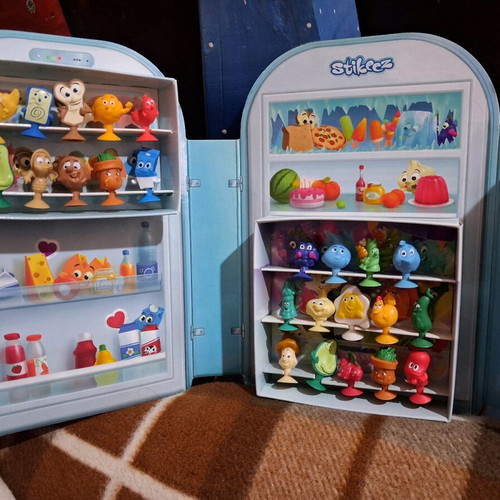 Stikeez Fridge collectible toy used from Lidl Fresh Friends collection