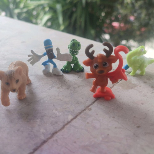 Kinder and Pourakia figures like new, set of 5 pieces