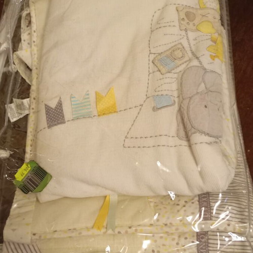 Mothercare crib protector and blanket set like new