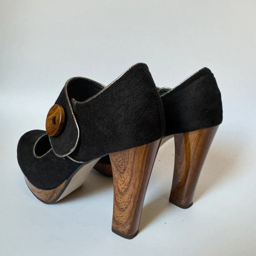 Mary Jane’s shoes like new, dark blue suede with wooden heel