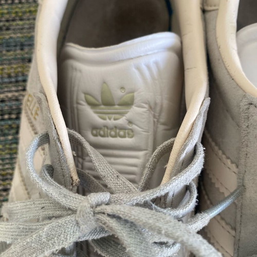 Gazelle Adidas athletic shoes used, size 40 2/3, baby blue suede