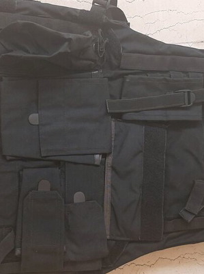 Military battle vest black, like new, with ceramic plate holder