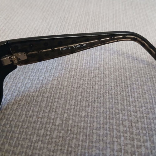 Louis Vuitton sunglasses unisex used, black