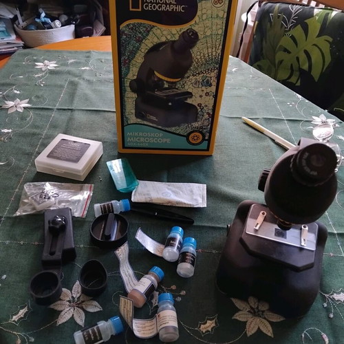 Bresser National Geographic Microscope used with accessories and box