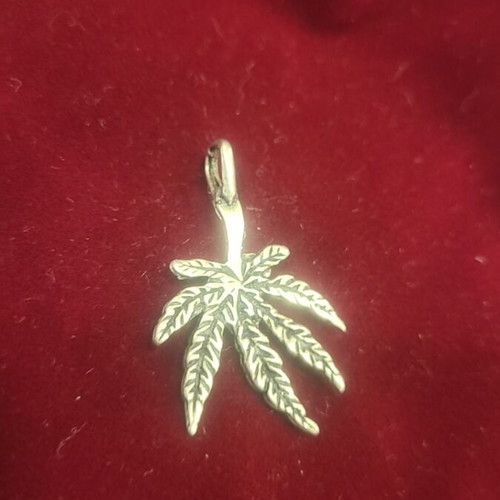 Vintage 925 pendant necklace like new, silver