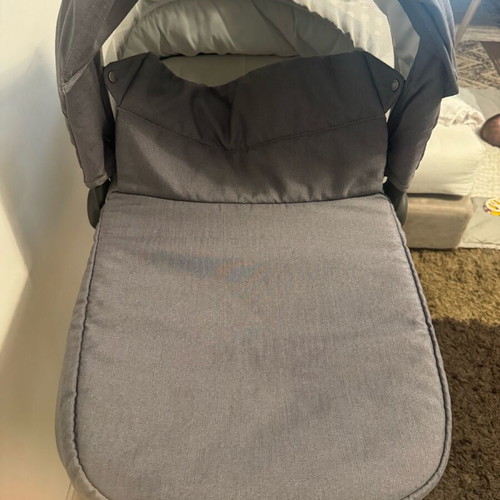 Inglesina port bebe like new with base for Trilogy 3 in 1
