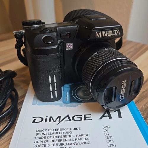 Minolta Dimage A1 digital camera with 28-200mm superzoom lens like new
