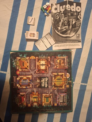 Travel Cluedo board game used, some pieces may be missing